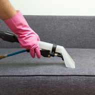 Désodoriser les canapés et fauteuils en tissu