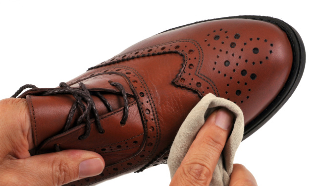 Réaliser un glaçage sur chaussures